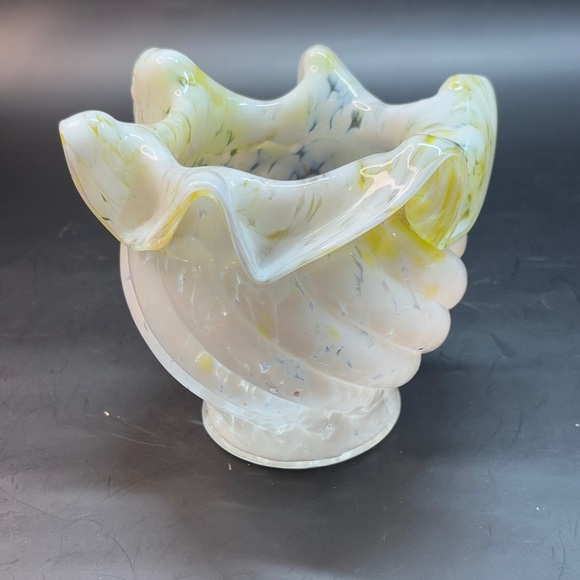 Hand Blown Murano Confetti Glass Ribbed & Scalloped Vase - Picture 2 of 9